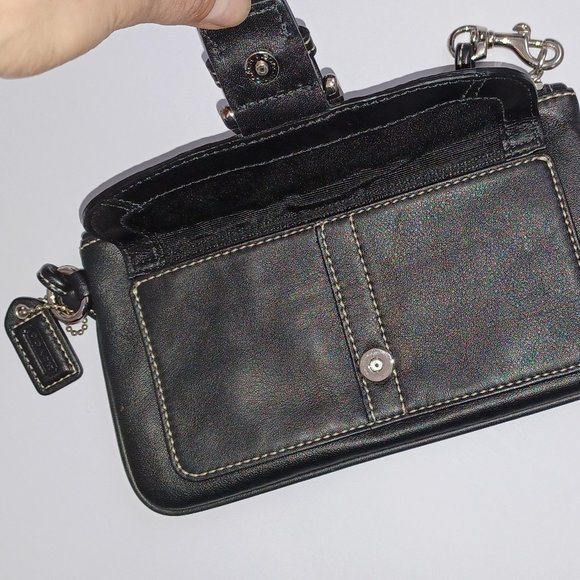 Small Coach Black Leather Wristlet - Picture 5 of 8